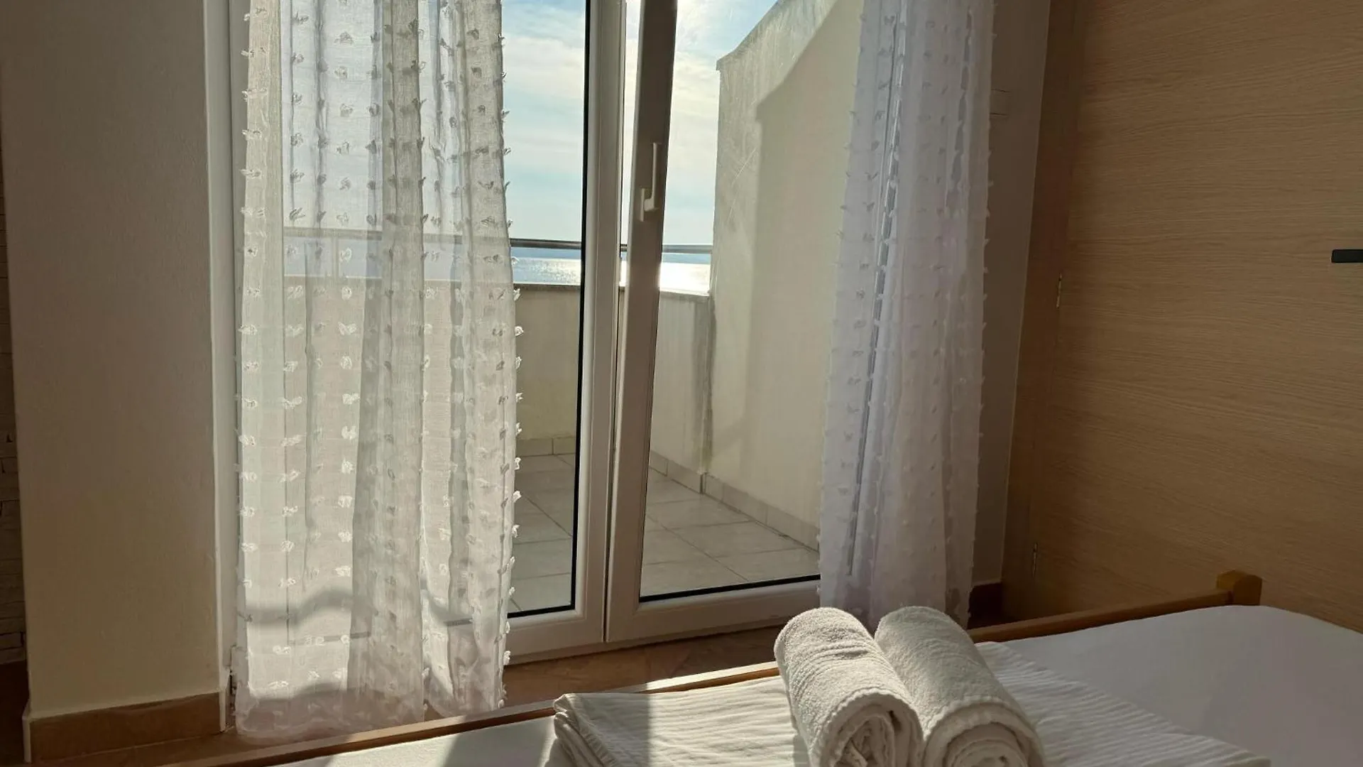 Apartments Franko Povljana