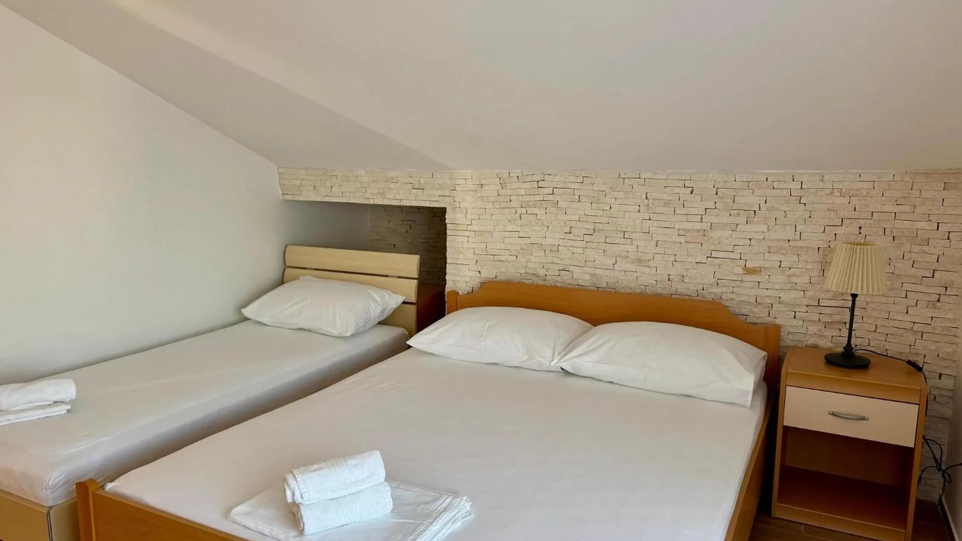 Apartments Franko Povljana