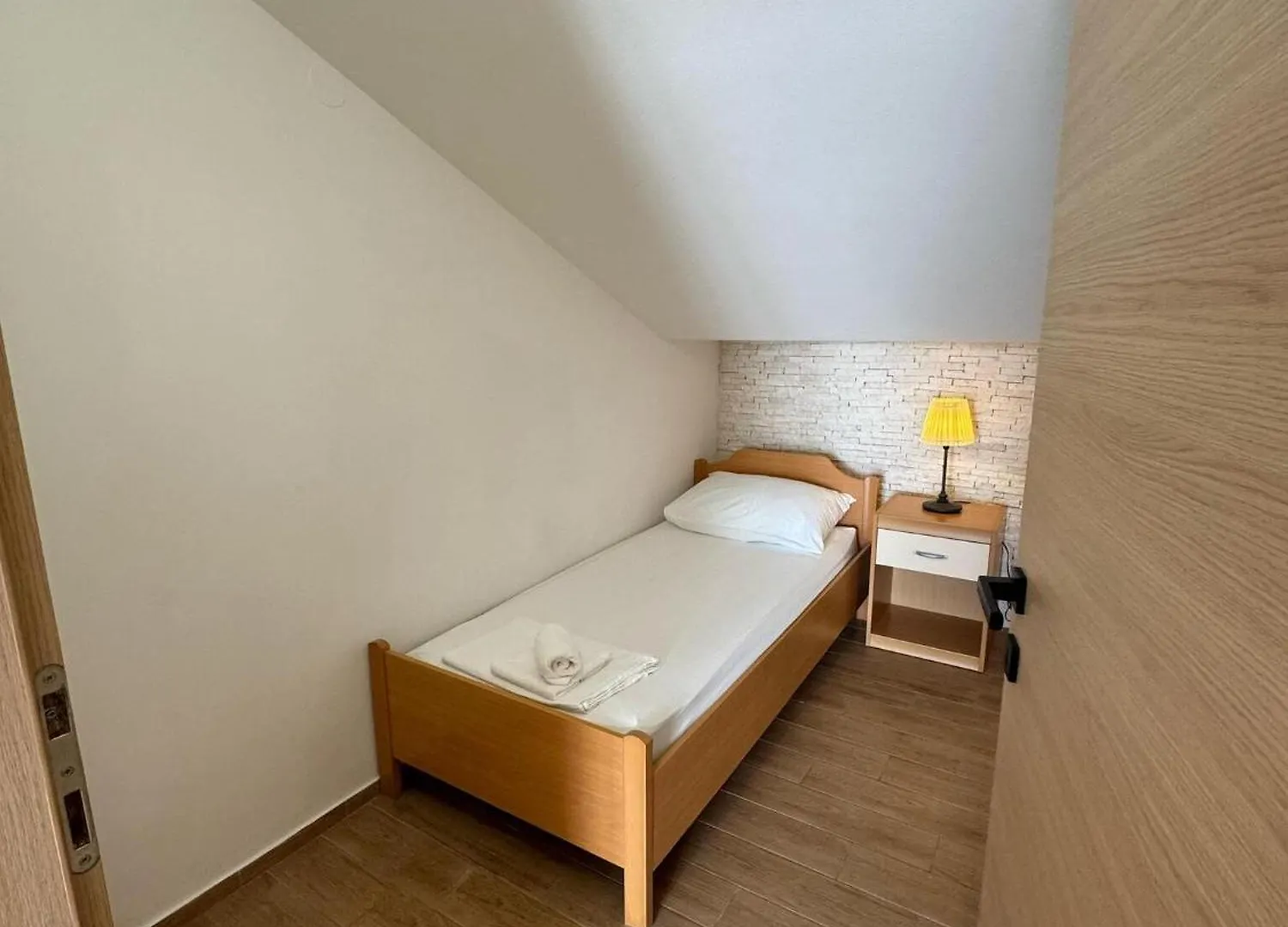 Apartments Franko Povljana 0*,  Croatia