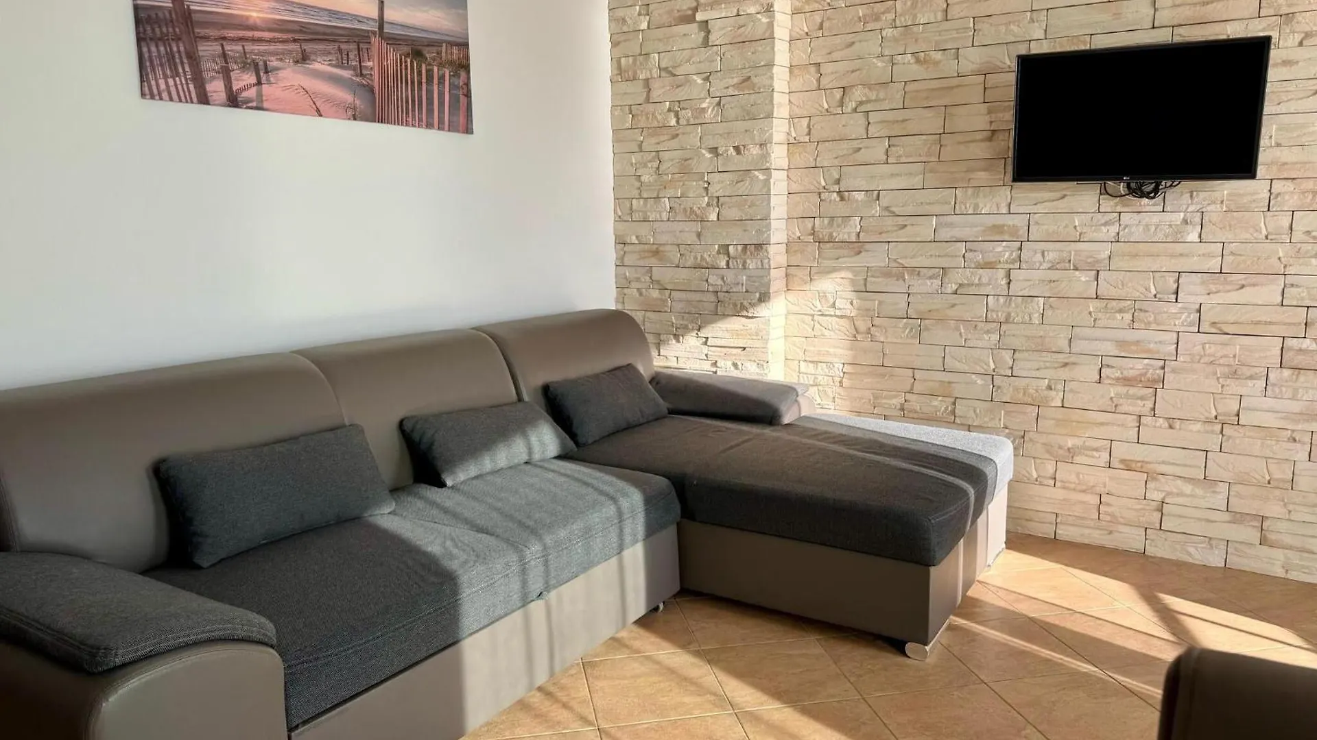 Apartments Franko Povljana
