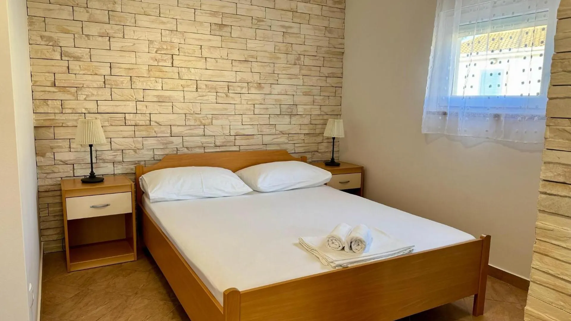 Apartments Franko Povljana 0*,