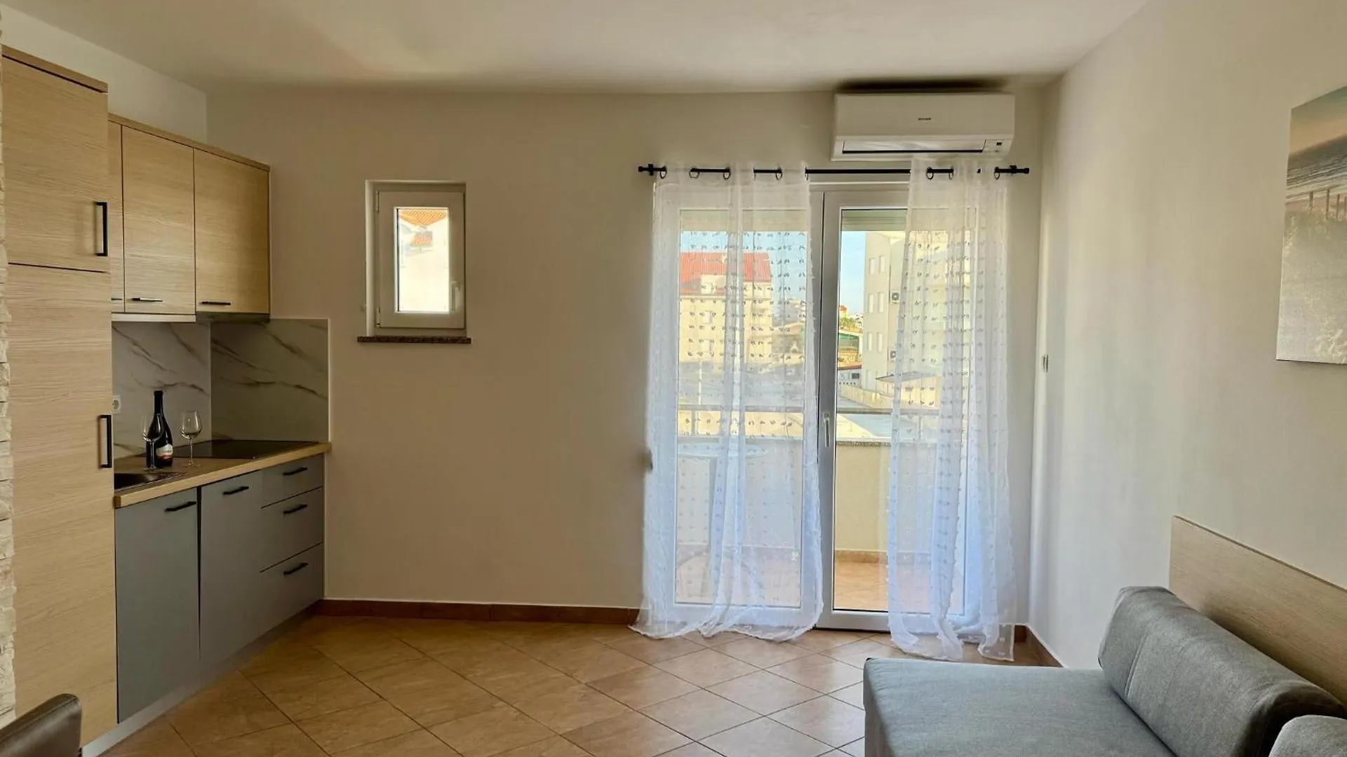Apartments Franko Povljana 0*,