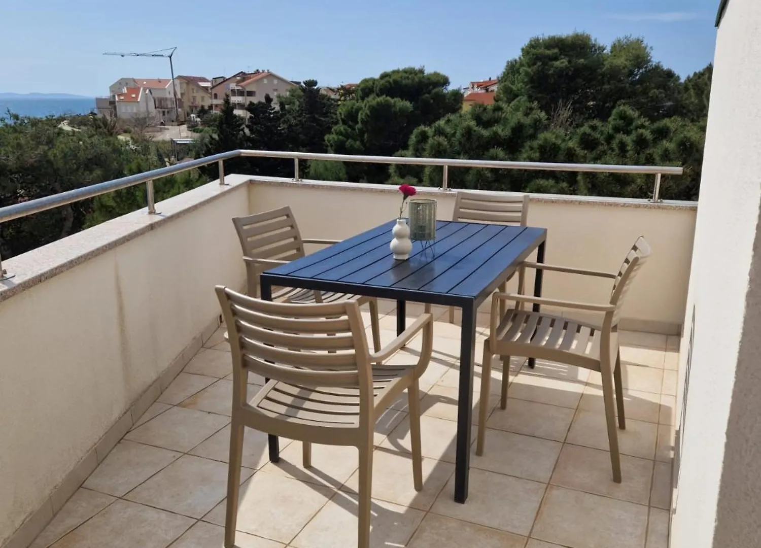 Apartments Franko Povljana