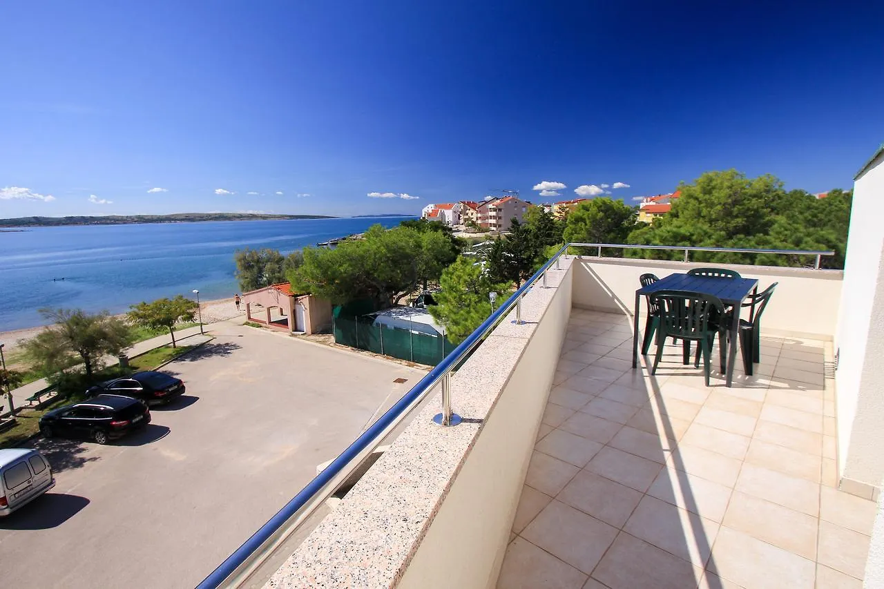 Apartments Franko Povljana 0*,  Croatia