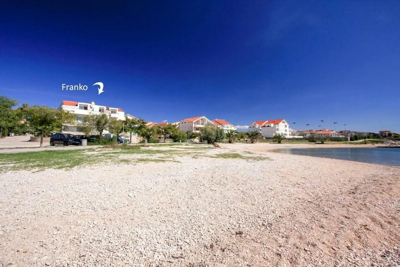 Apartments Franko Povljana